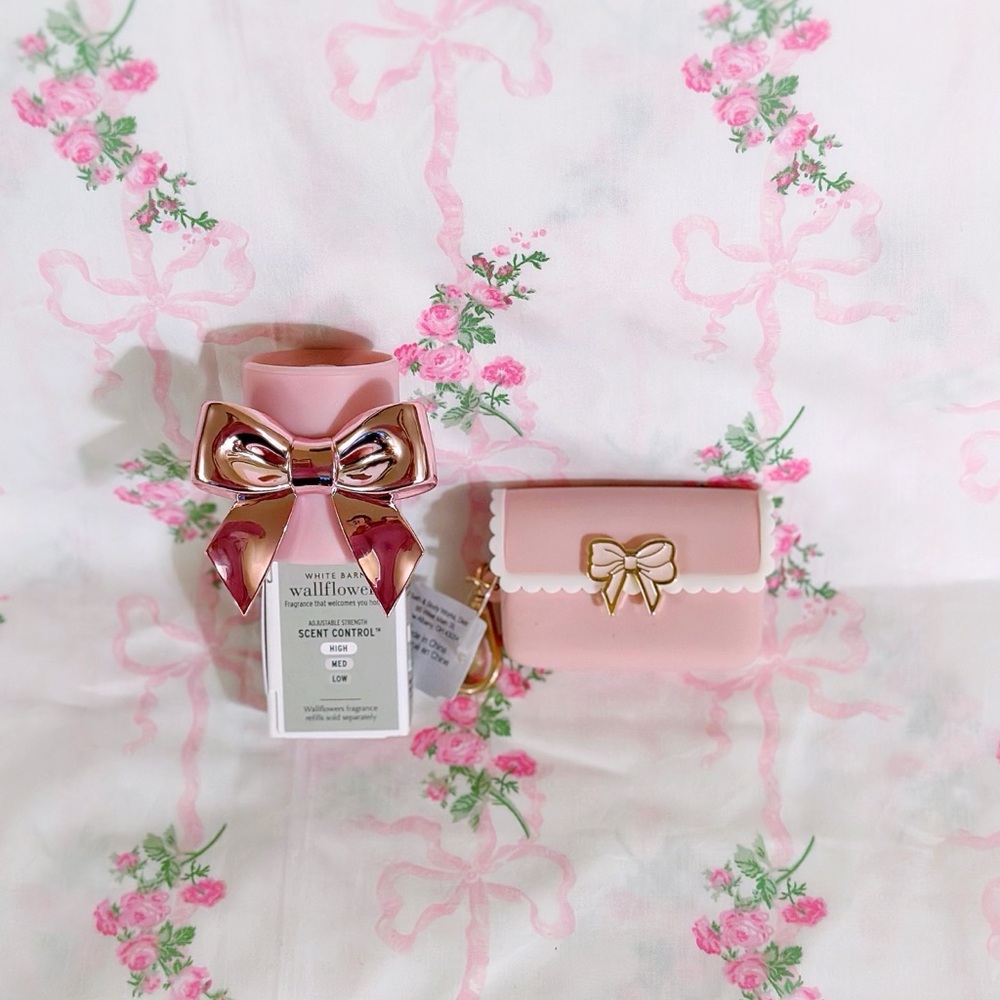 Bath and Body Works Pink Bow Wallflower Plug and Pocketbac Holder